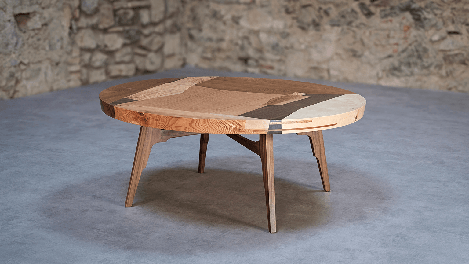 Round coffee table